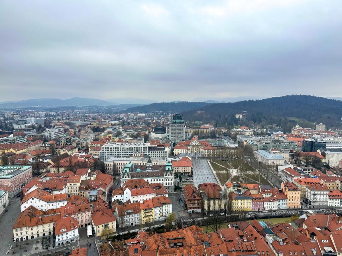 Apartment Ema Ljubljana Exteriör bild
