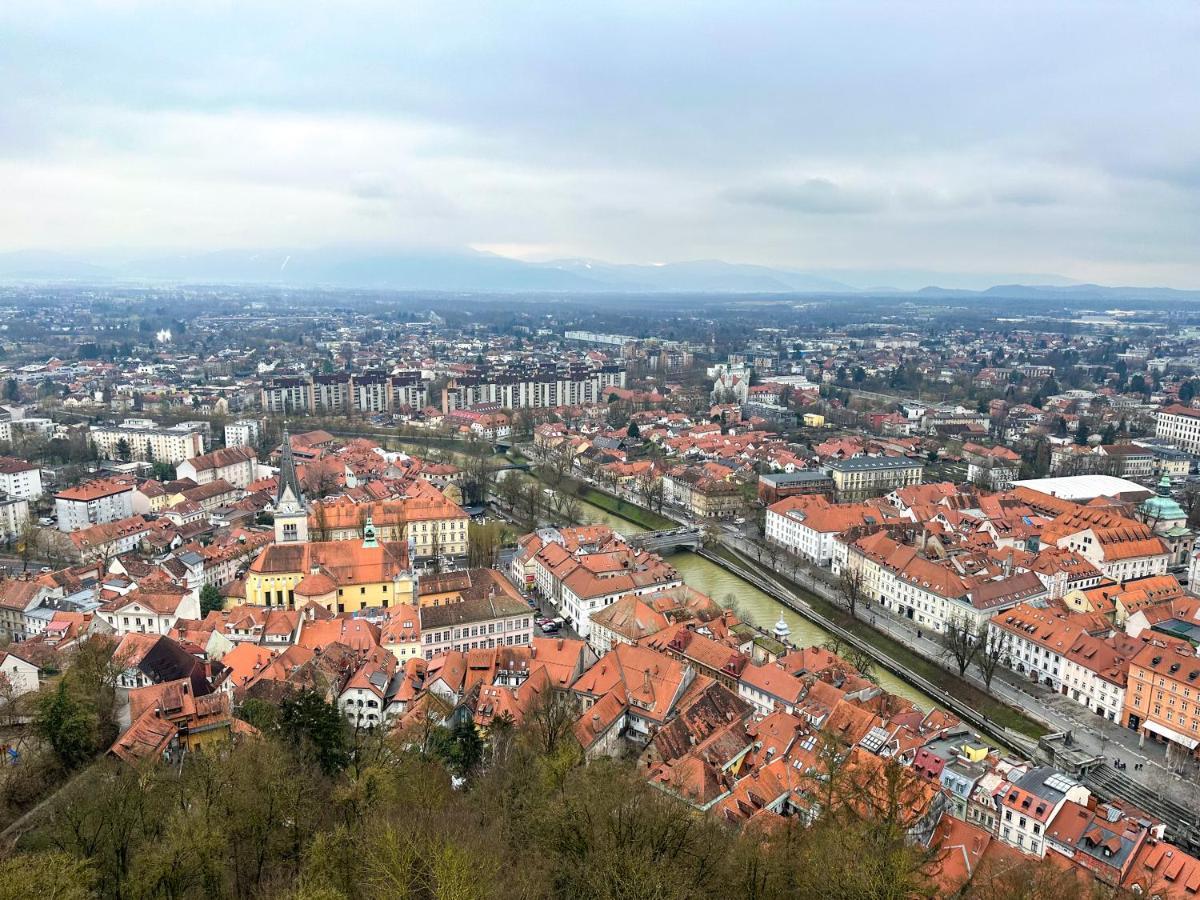 Apartment Ema Ljubljana Exteriör bild